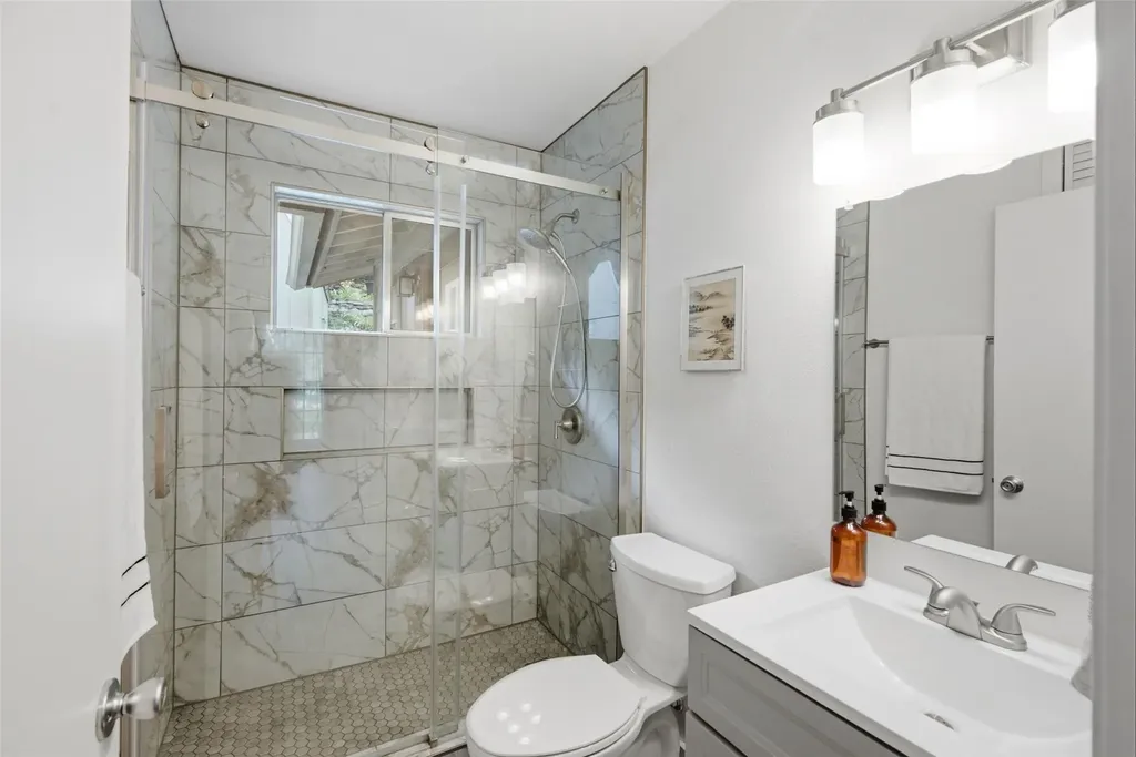 2704 Carnarvon Lane Austin TX 78704