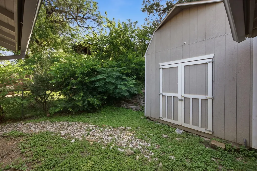 2704 Carnarvon Lane Austin TX 78704