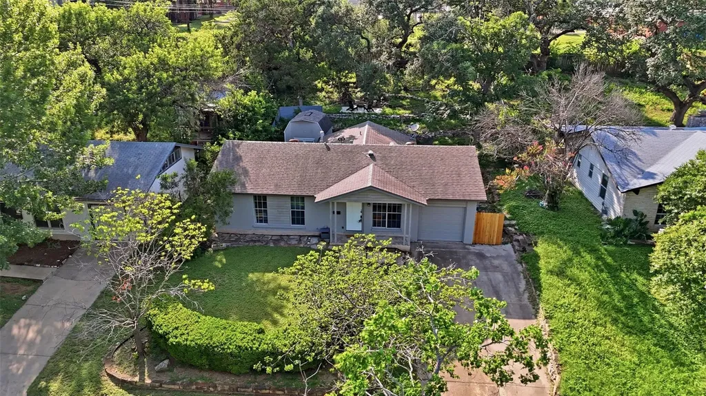 2704 Carnarvon Lane Austin TX 78704