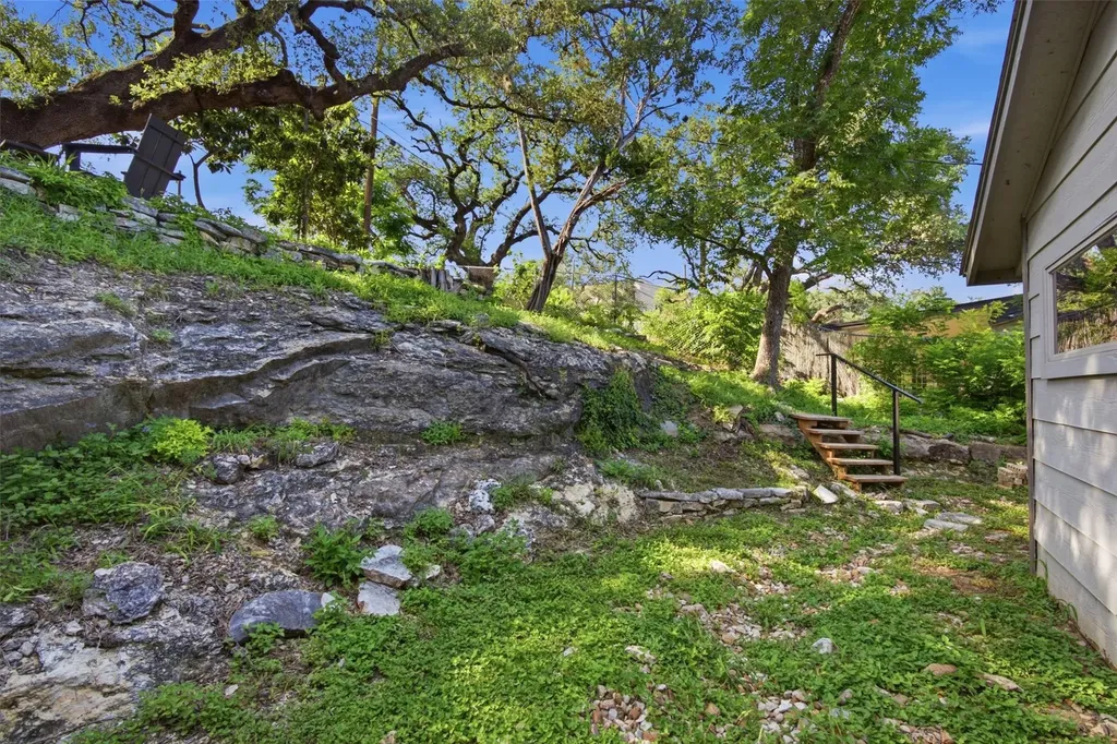 2704 Carnarvon Lane Austin TX 78704