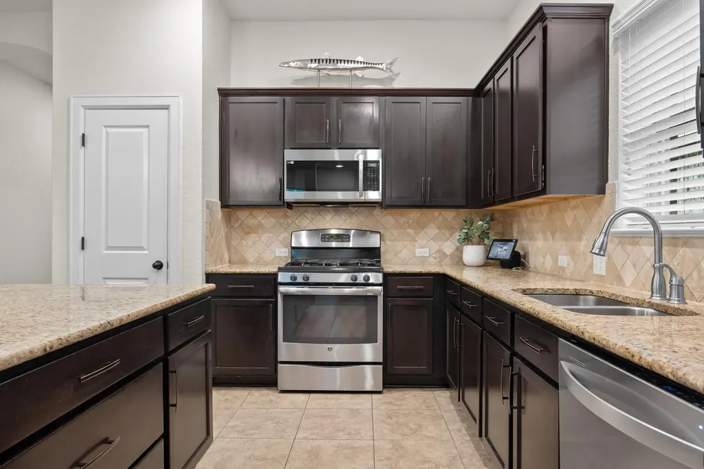 616 Loma Cedro Bend Leander TX 78641