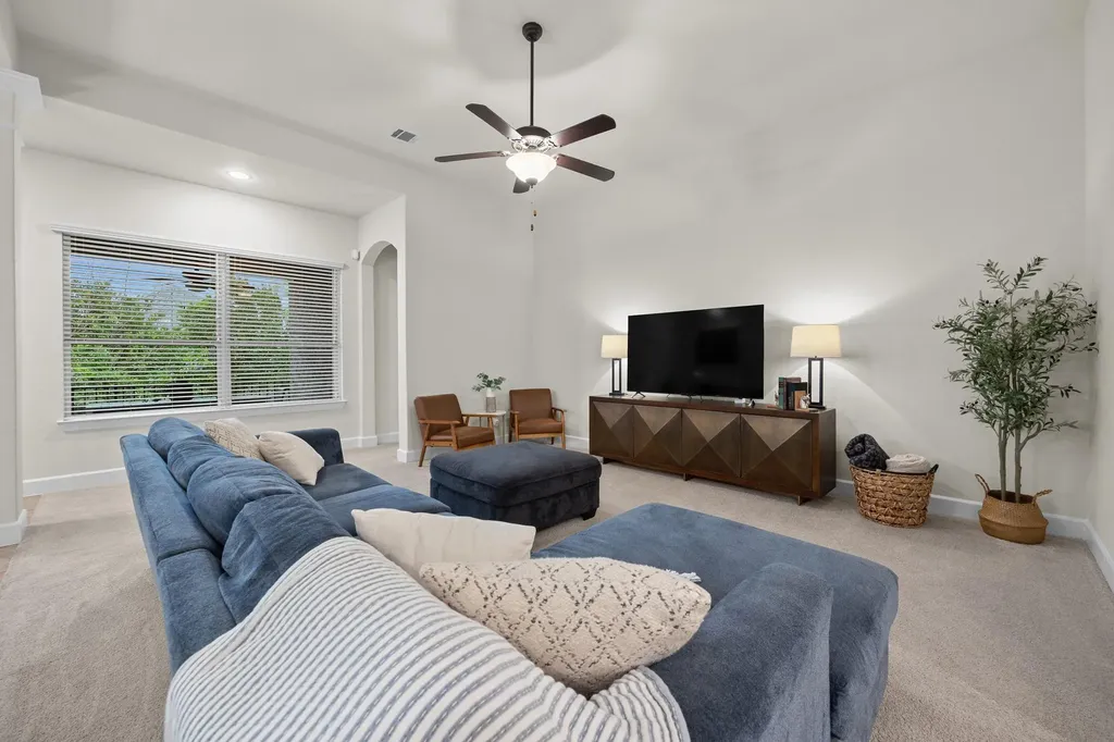 616 Loma Cedro Bend Leander TX 78641
