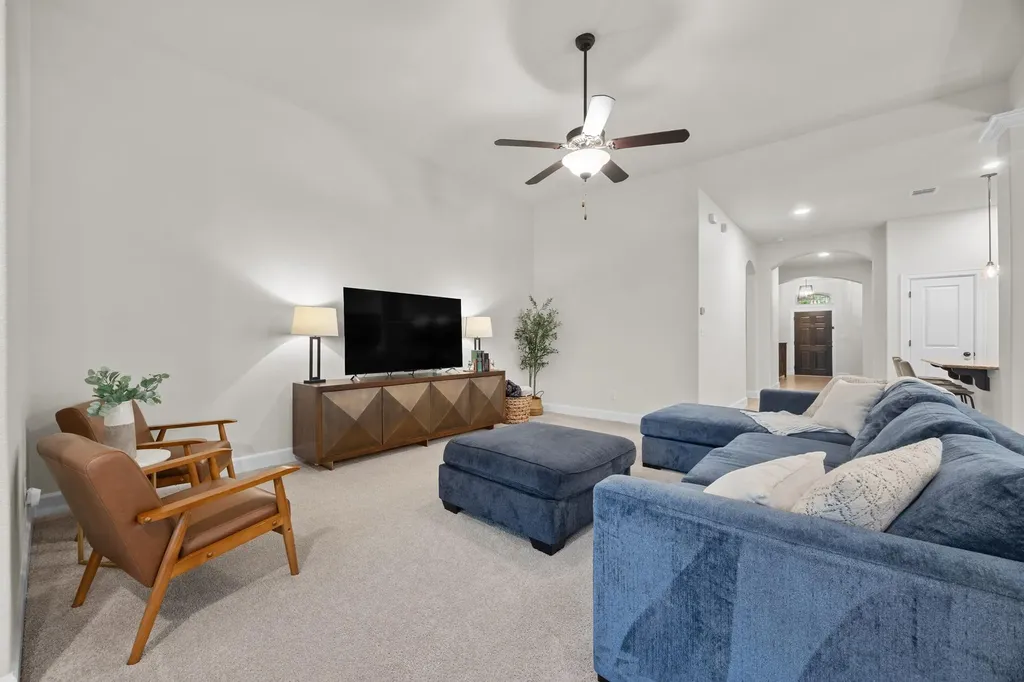 616 Loma Cedro Bend Leander TX 78641