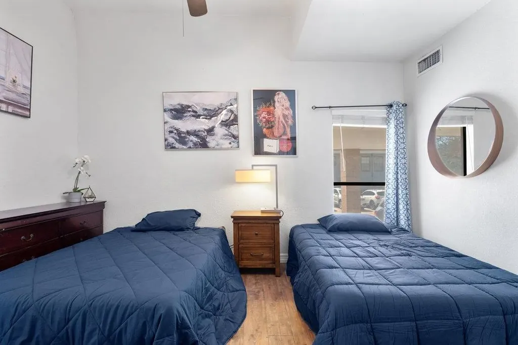 1910 Robbins Place Austin TX 78705