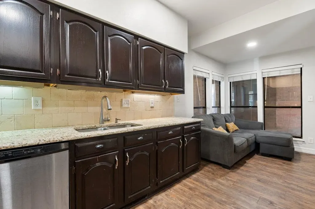 1910 Robbins Place Austin TX 78705