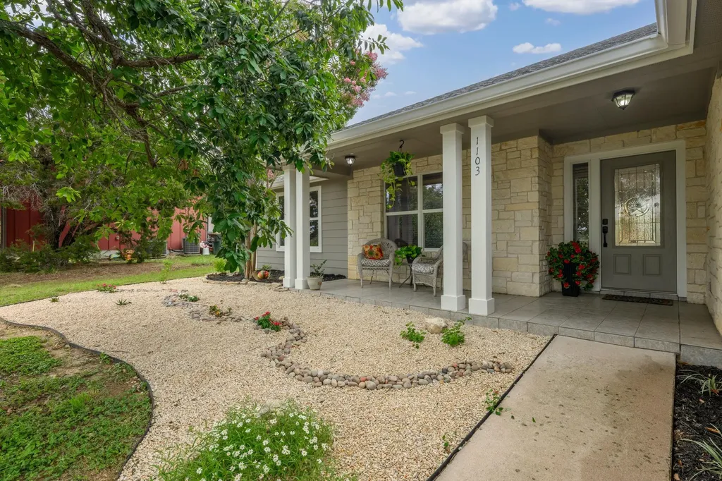 1103 Larkhall Drive Spicewood TX 78669