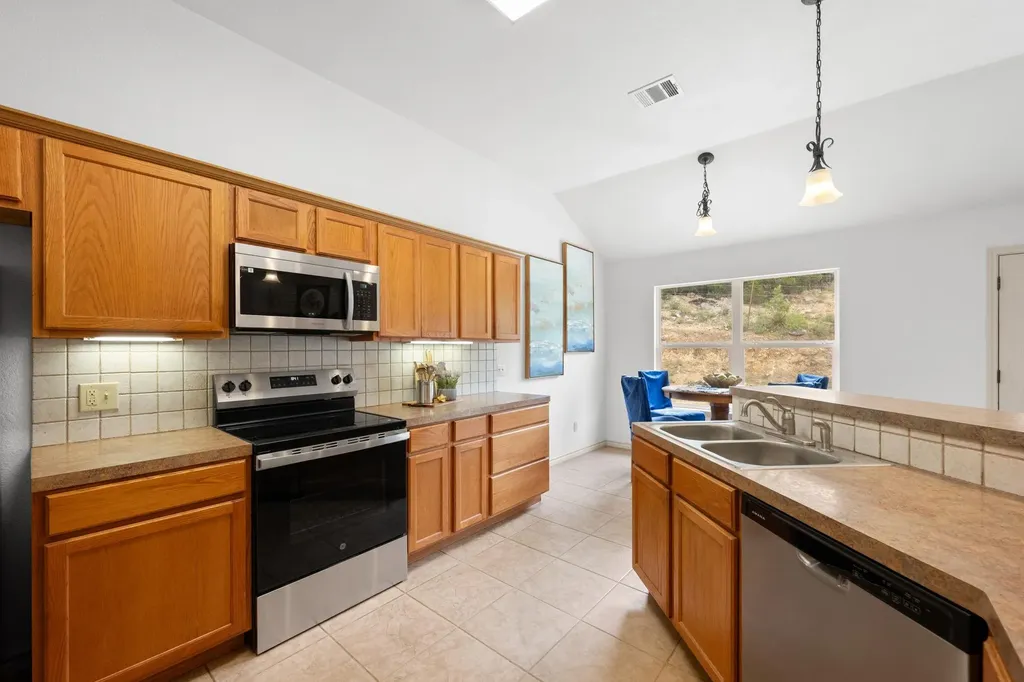 1103 Larkhall Drive Spicewood TX 78669
