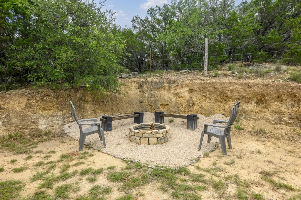 1103 Larkhall Drive Spicewood TX 78669