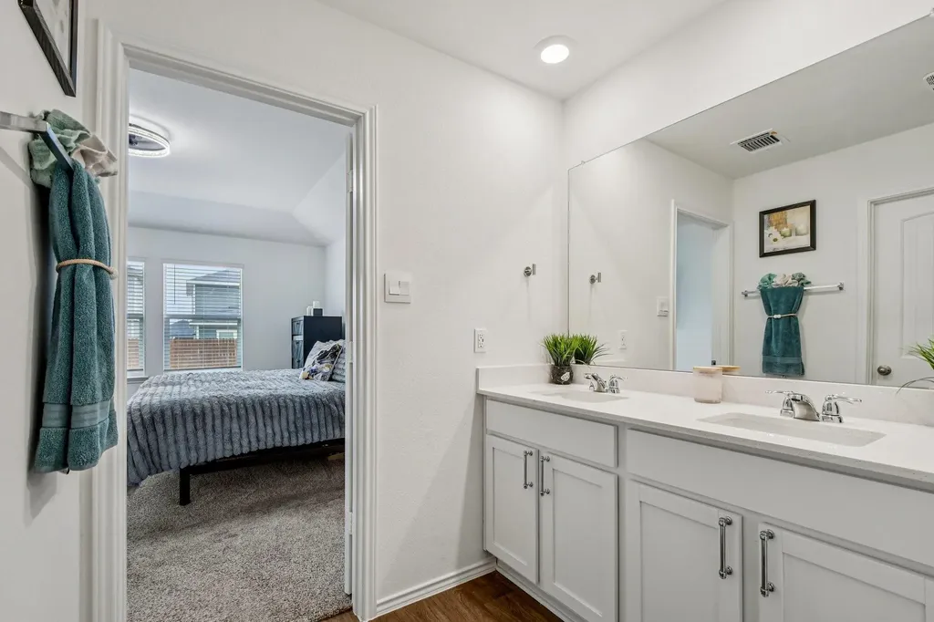 519 Sandringham Loop Kyle TX 78640