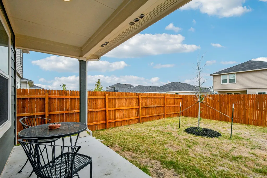 519 Sandringham Loop Kyle TX 78640