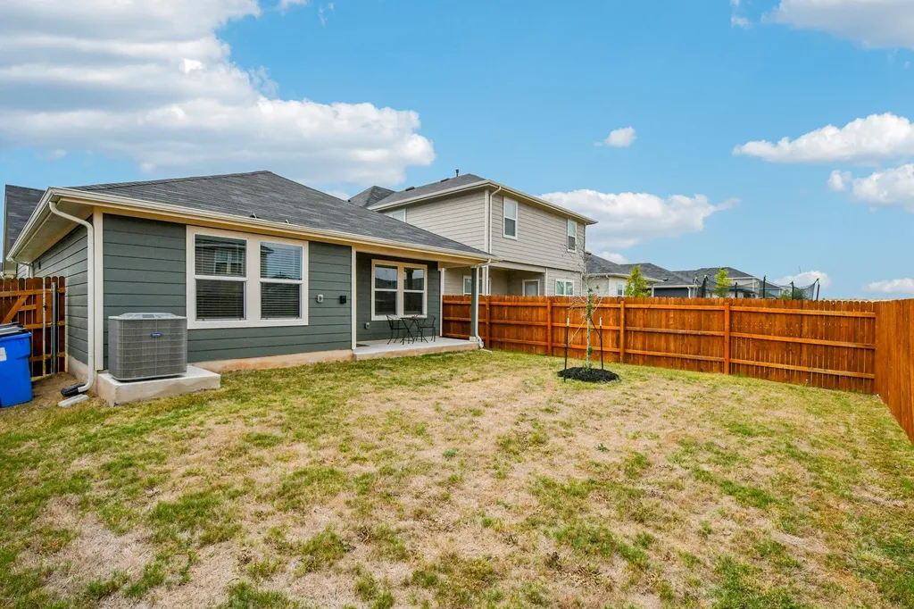 519 Sandringham Loop Kyle TX 78640