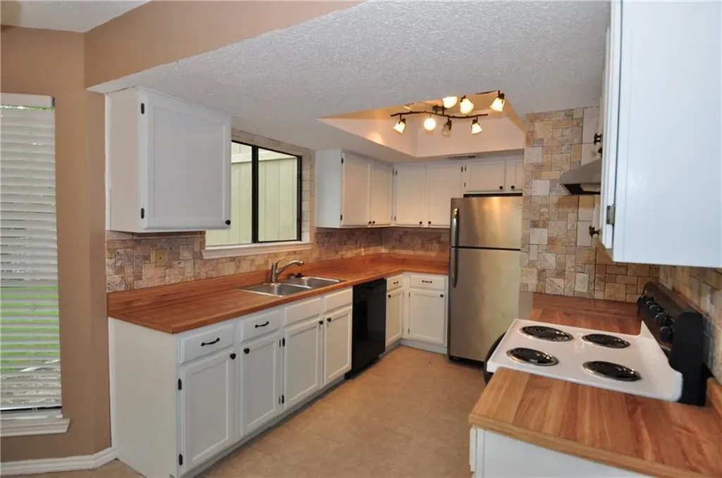 13405 Saddlebrook Trail Austin TX 78729
