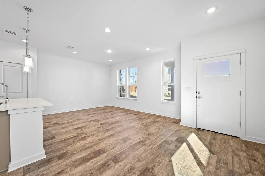 462 Orleanian Drive Buda TX 78610