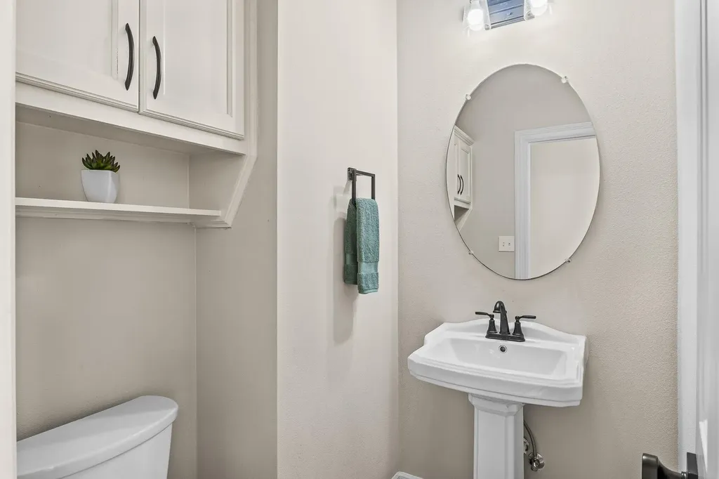 5901 Round Table Cove Austin TX 78746