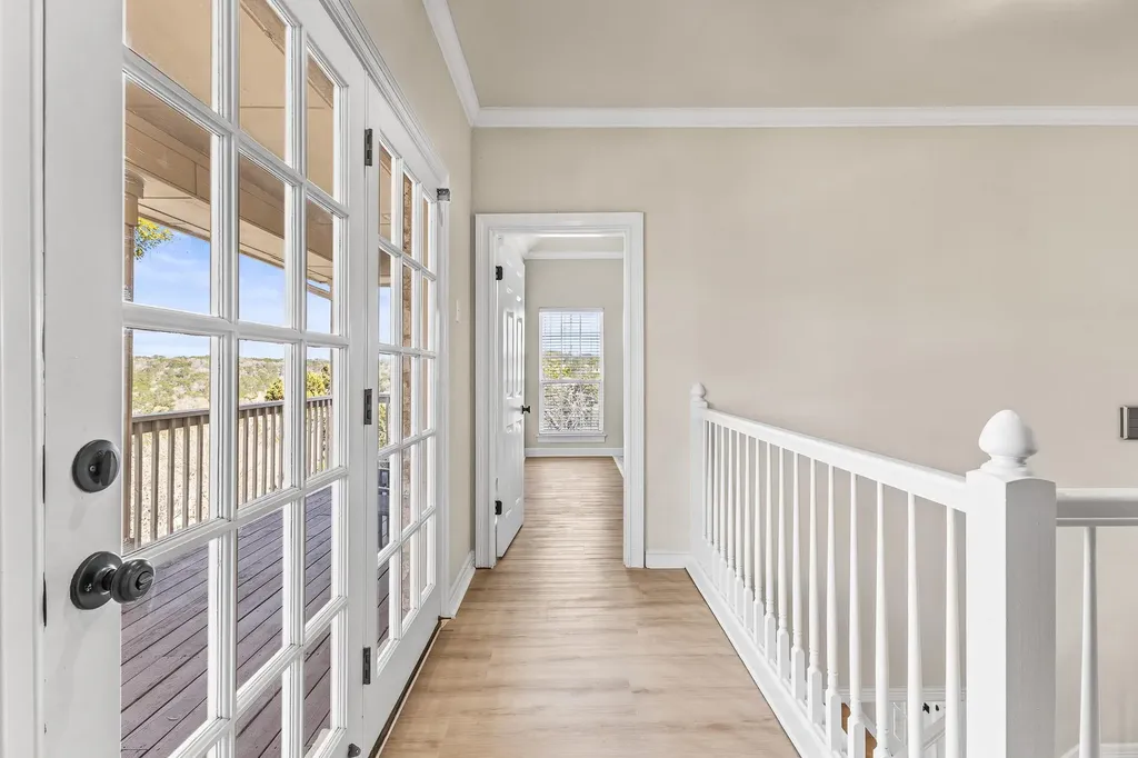 5901 Round Table Cove Austin TX 78746