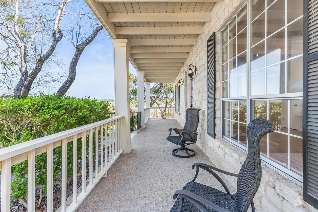 5901 Round Table Cove Austin TX 78746
