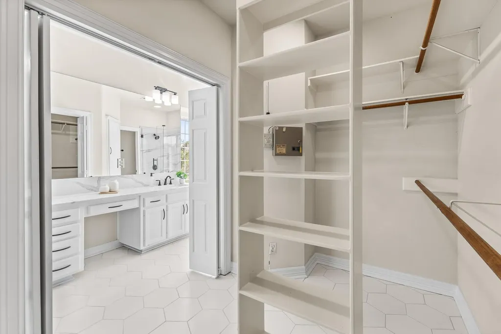 5901 Round Table Cove Austin TX 78746
