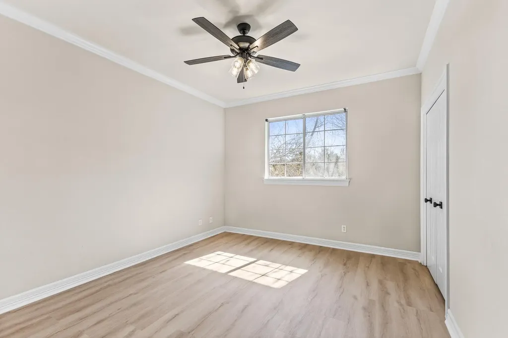 5901 Round Table Cove Austin TX 78746