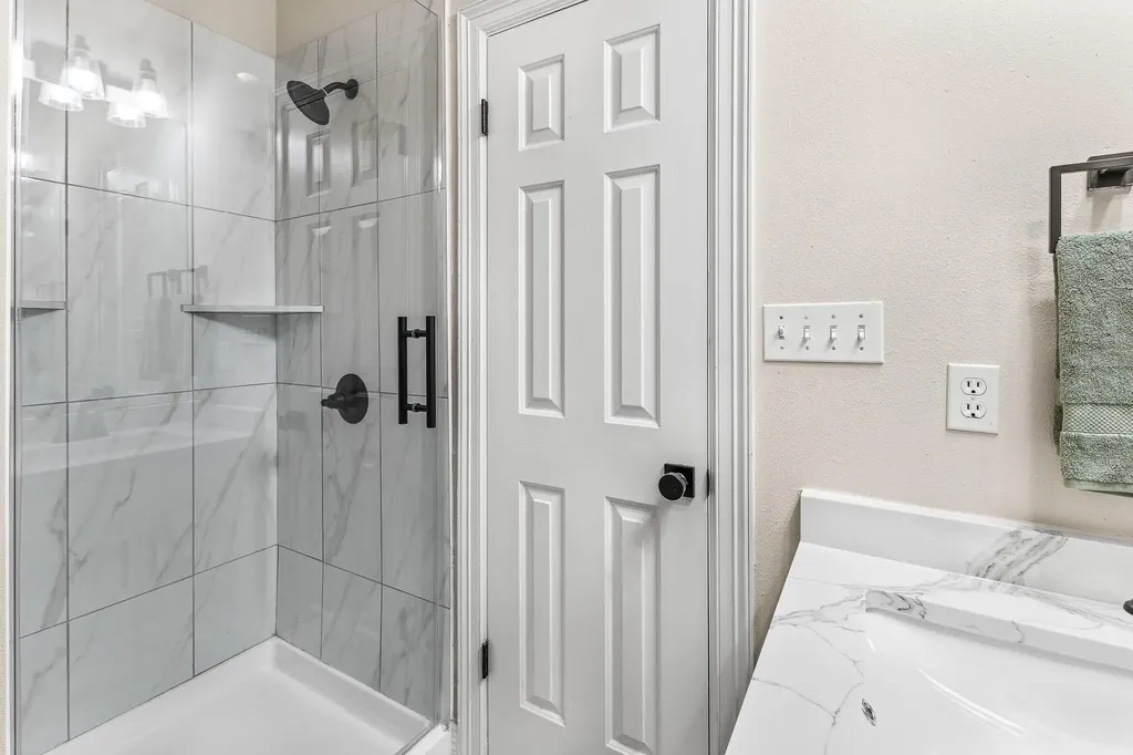 5901 Round Table Cove Austin TX 78746
