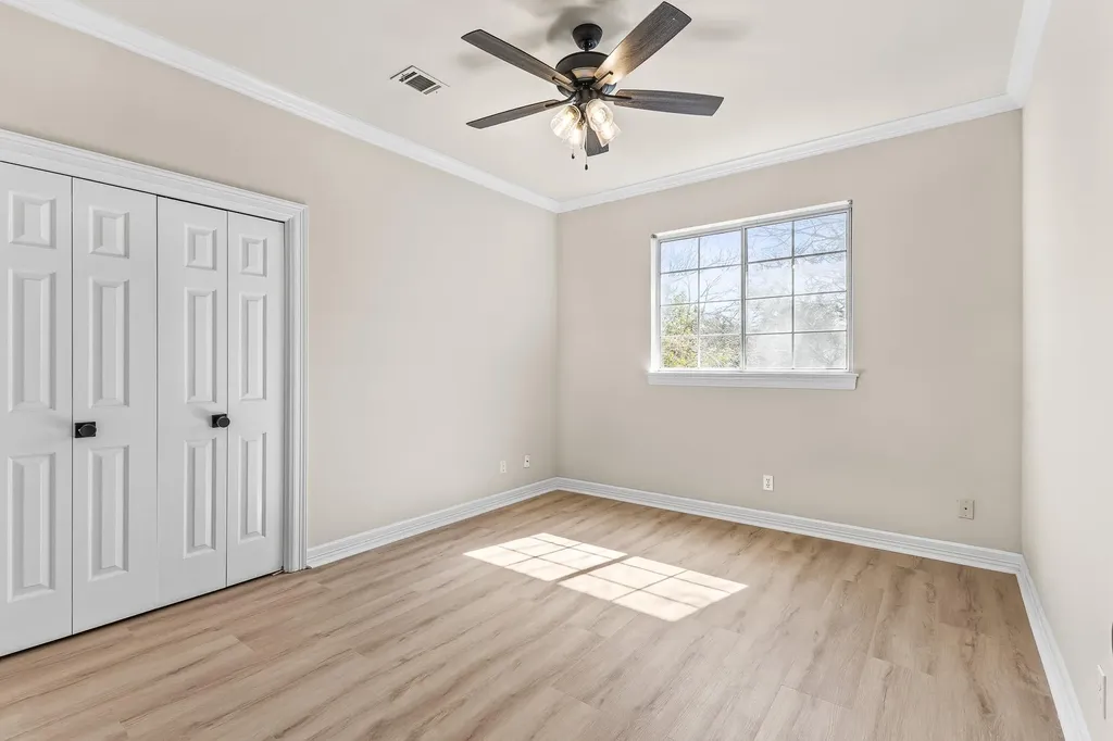 5901 Round Table Cove Austin TX 78746
