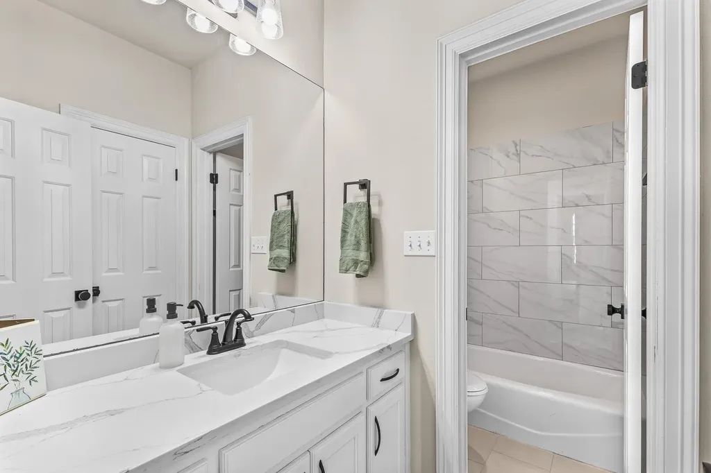 5901 Round Table Cove Austin TX 78746