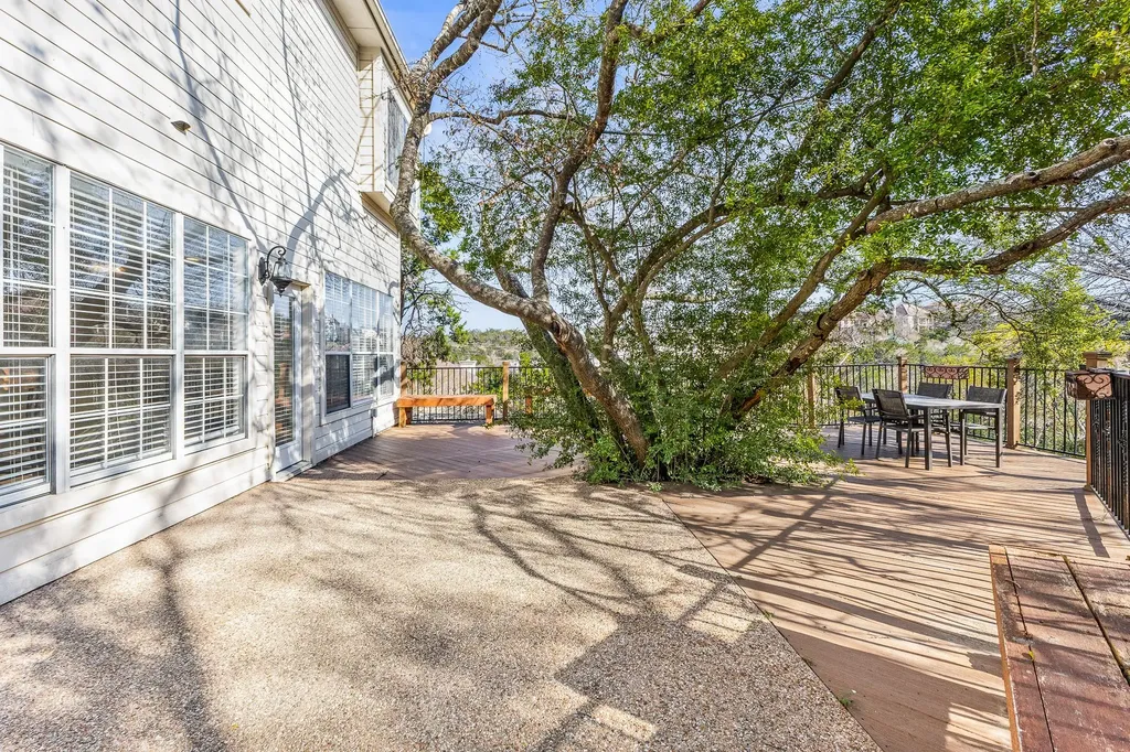 5901 Round Table Cove Austin TX 78746