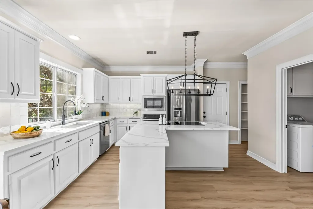 5901 Round Table Cove Austin TX 78746