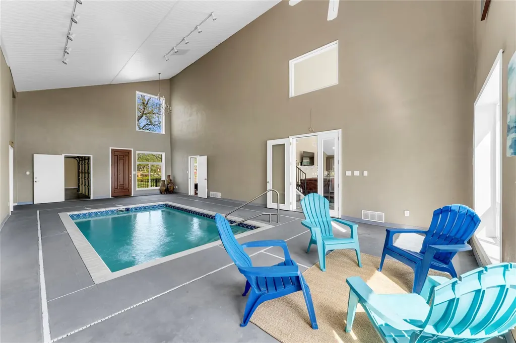 319 Meadowlakes Drive Marble Falls TX 78654