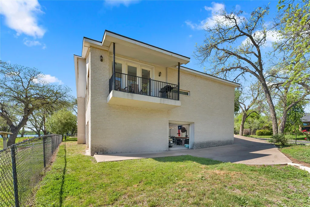 319 Meadowlakes Drive Marble Falls TX 78654