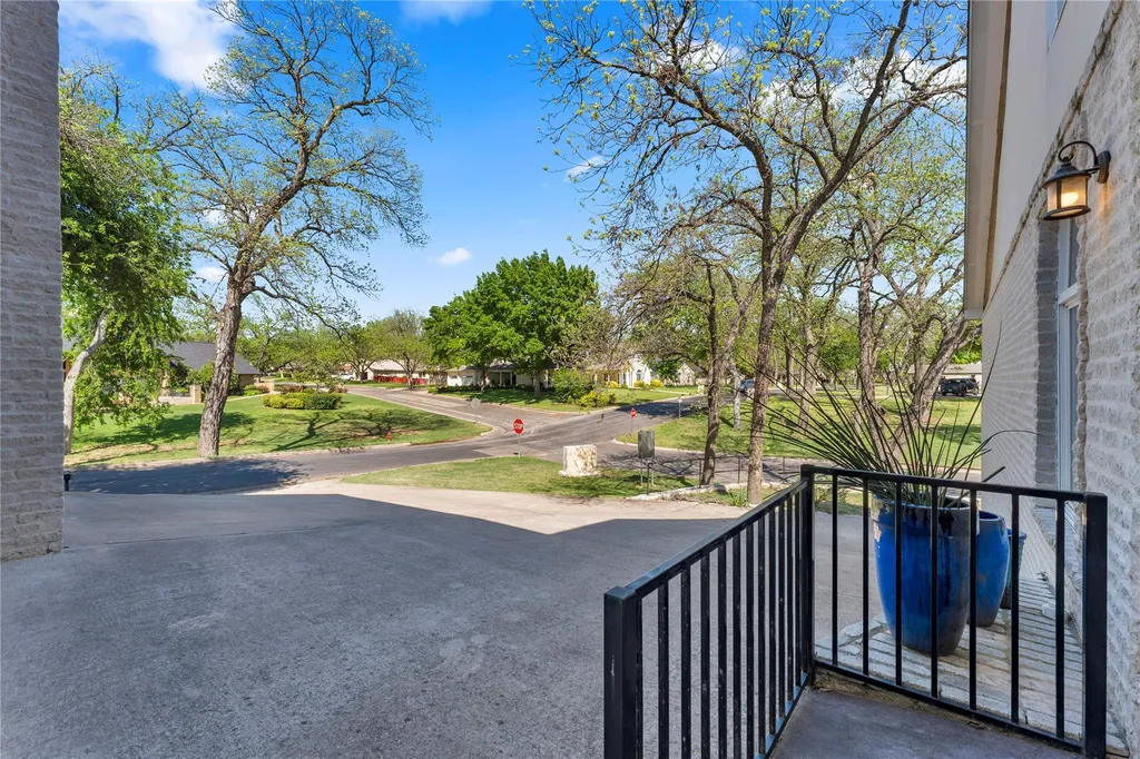 319 Meadowlakes Drive Marble Falls TX 78654