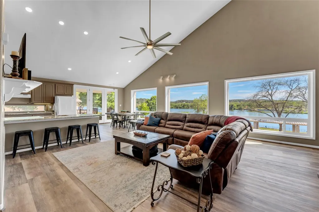 319 Meadowlakes Drive Marble Falls TX 78654