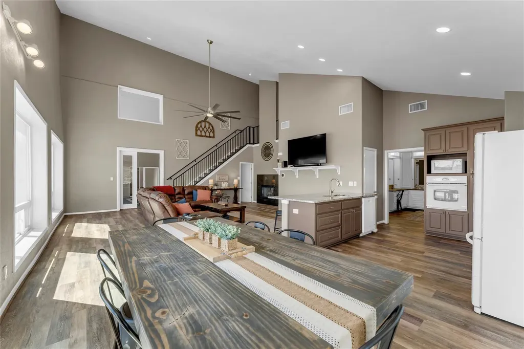 319 Meadowlakes Drive Marble Falls TX 78654