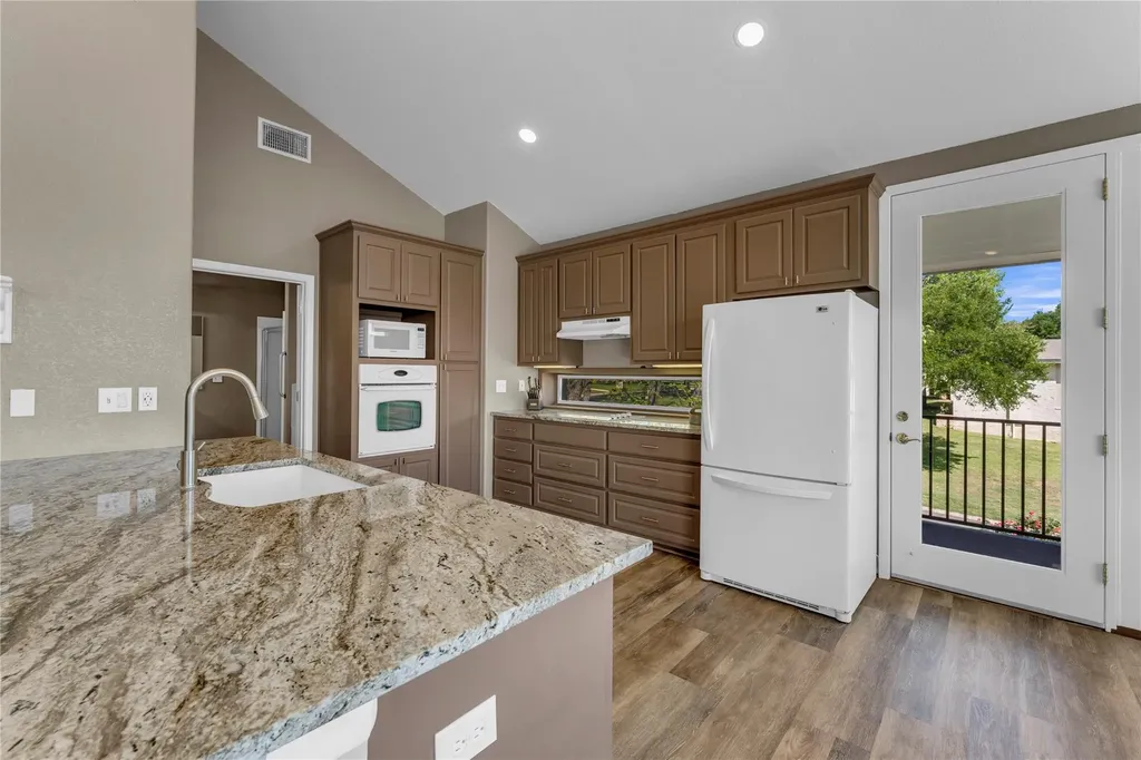 319 Meadowlakes Drive Marble Falls TX 78654