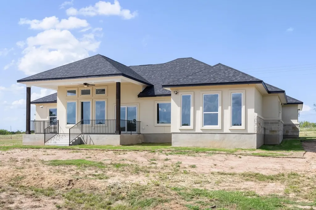 1136 Country Road 484 Road Elgin TX 78621