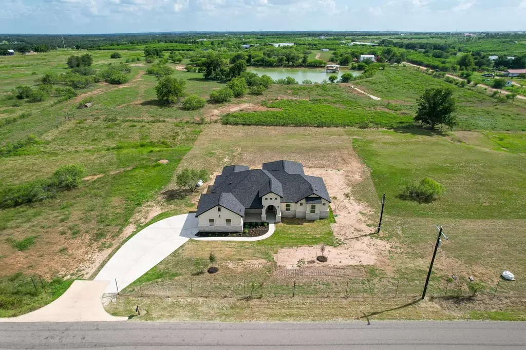 1136 Country Road 484 Road Elgin TX 78621