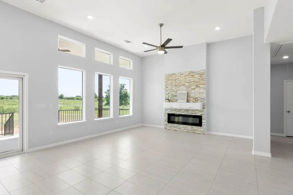 1136 Country Road 484 Road Elgin TX 78621