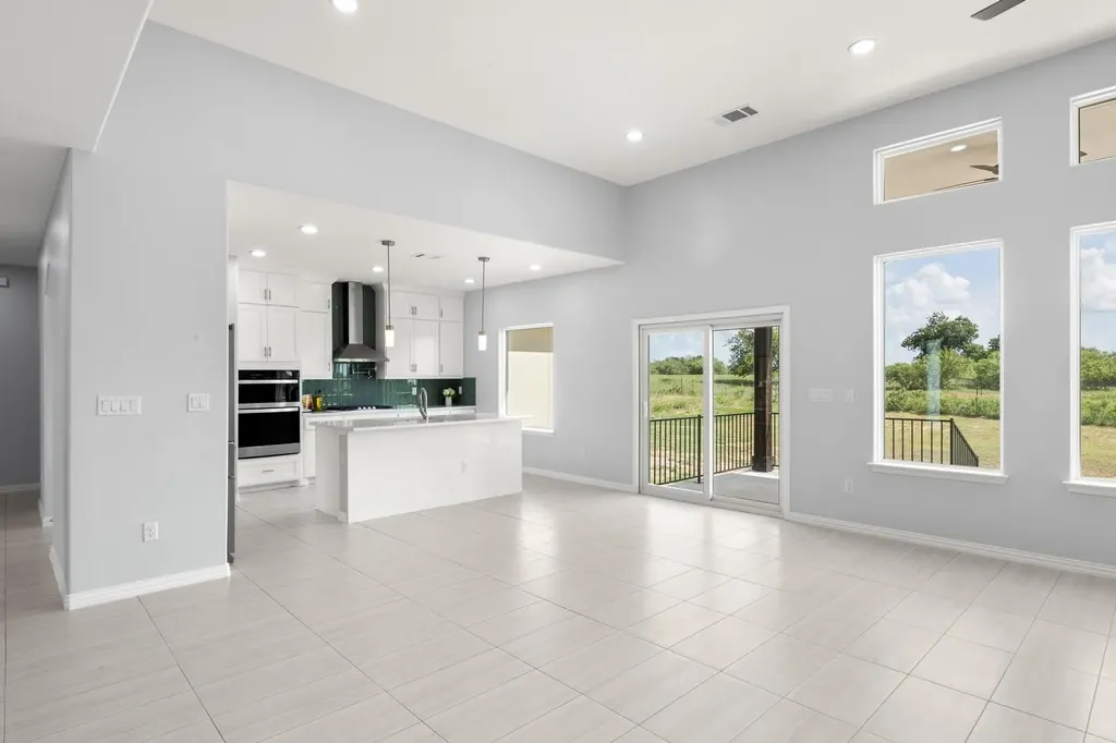 1136 Country Road 484 Road Elgin TX 78621