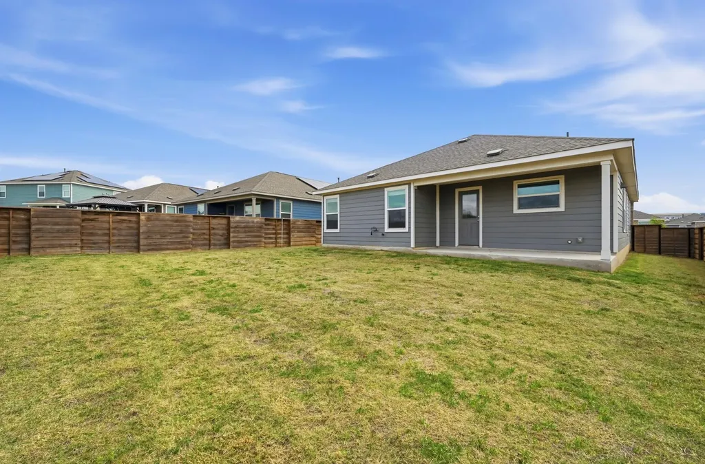 388 Barcelona Kyle TX 78640
