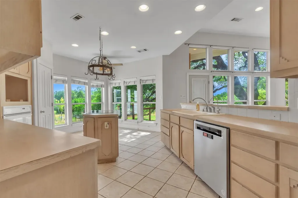 1120 Meadow Ridge Drive Dripping Springs TX 78620