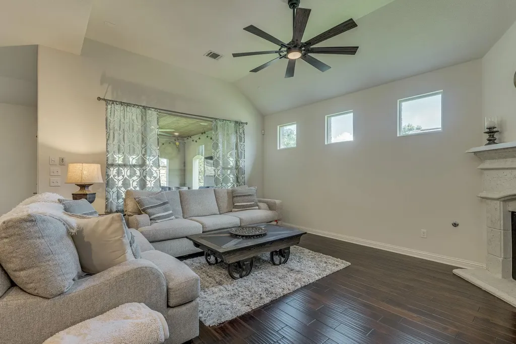2848 Saint Paul Rivera Round Rock TX 78665