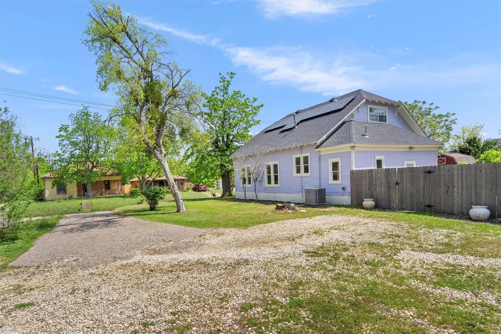 901 Kimbro Street Taylor TX 76574