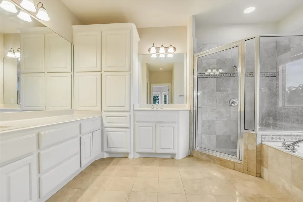 801 Chrissys Cove Austin TX 78733
