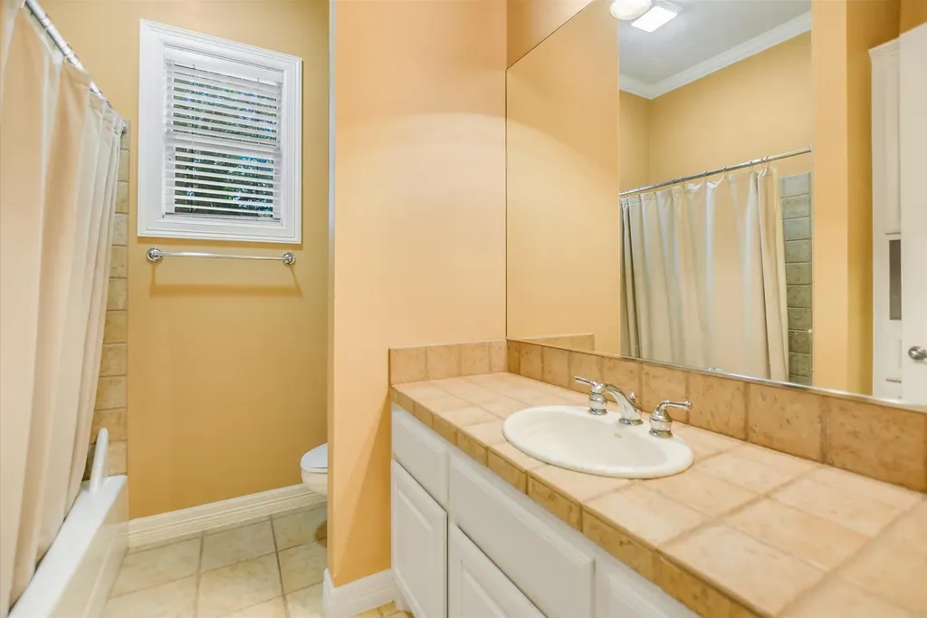 801 Chrissys Cove Austin TX 78733