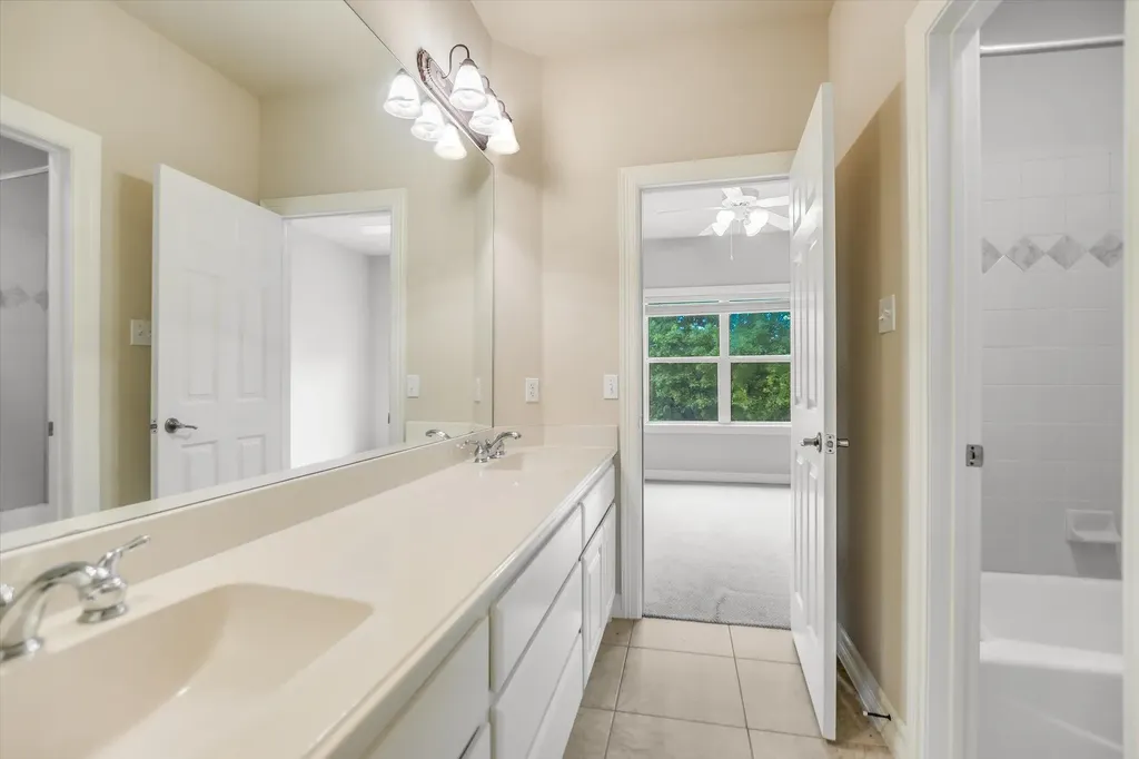 801 Chrissys Cove Austin TX 78733