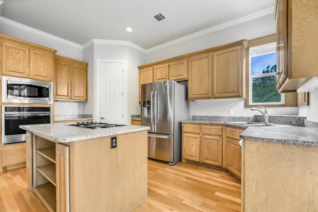 801 Chrissys Cove Austin TX 78733
