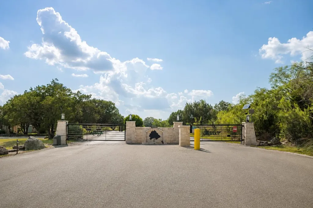 828 Wesley Ridge Drive Spicewood TX 78669