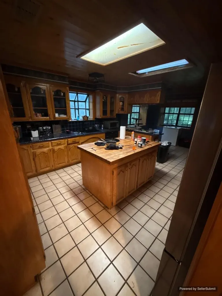69 County Road 1120 W Maud TX 75567