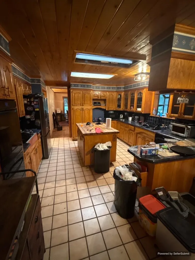 69 County Road 1120 W Maud TX 75567