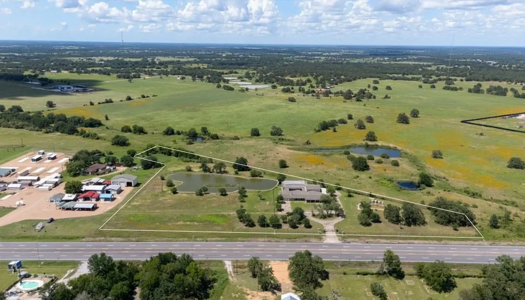 3345 E Austin Street Giddings TX 78942