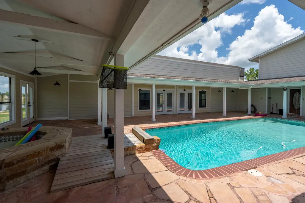 3345 E Austin Street Giddings TX 78942